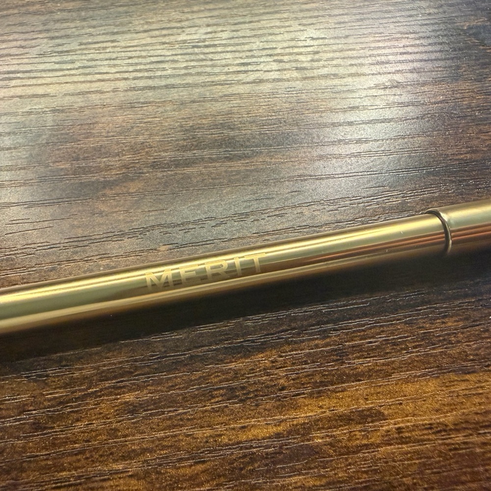 Merit Sheer lipliner in Capricorn